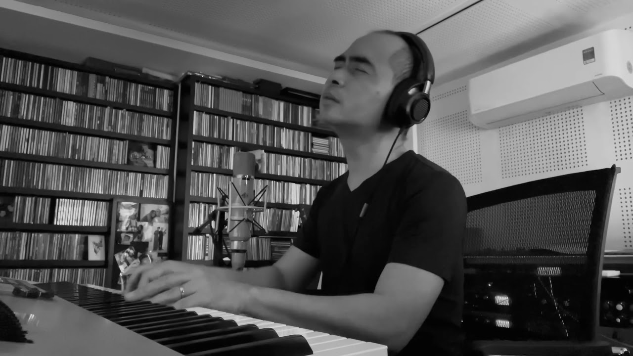 Quê Xa - Đức Trí hát với piano