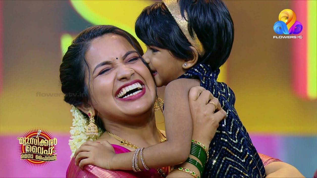 Shruti S. Babu crowned with victory in the rare musical stage where housewives perform on the stage..!