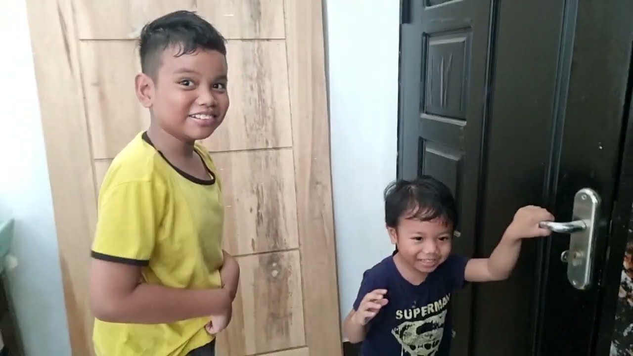 suara aneh di WC Angker 😱 Zefa vlog