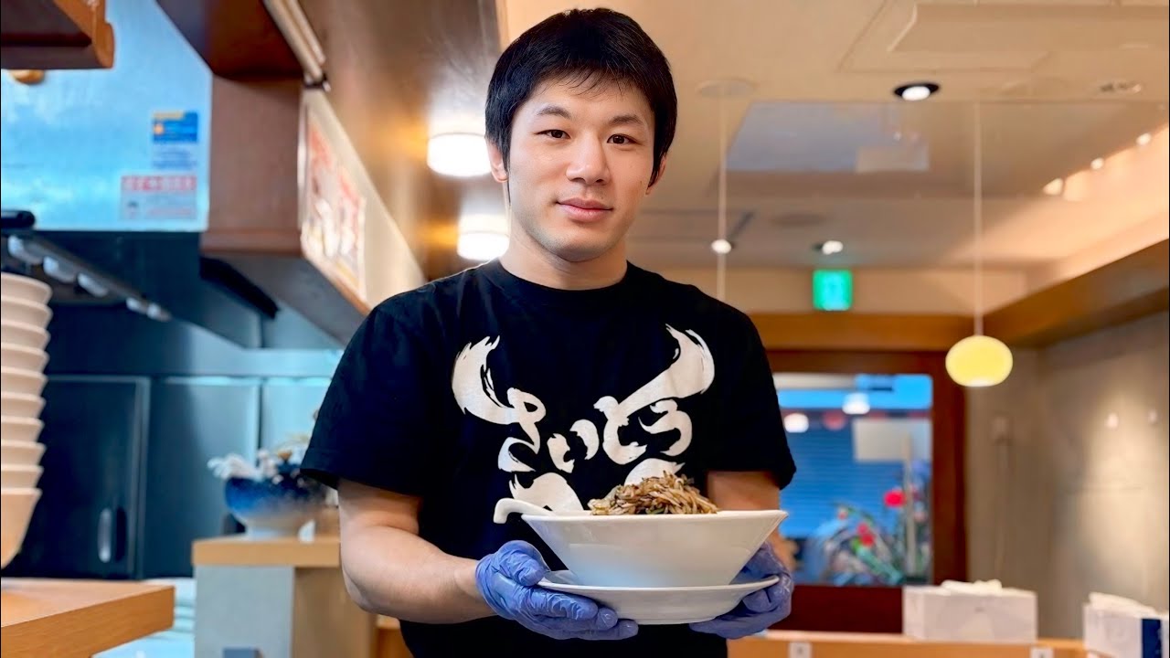 【#麺ZINさいとう】牛骨の濃厚白湯が絶品にゃ！衝撃の美味さにゃ！ボリューム満点で食べごたえ十分にゃ！ドハマり確実にゃ！初代RIZINフェザー級チャンピオン斎藤裕が作る牛骨ラーメンを食べてみた！