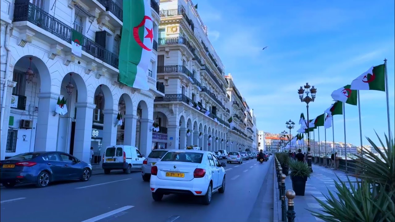 الجزائر العاصمة تتزين بالألوان الوطنية عشية عيد الثورة
