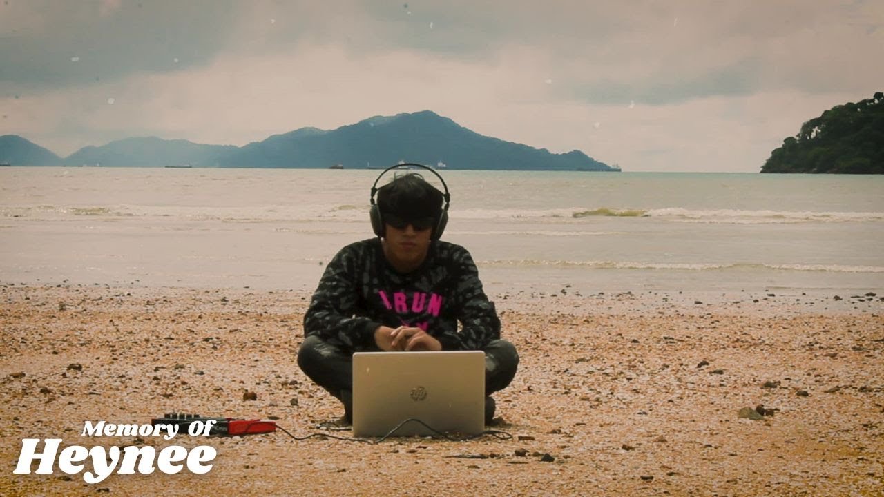 Heynee, @iamvickers - Kall Mee (Visualizer)