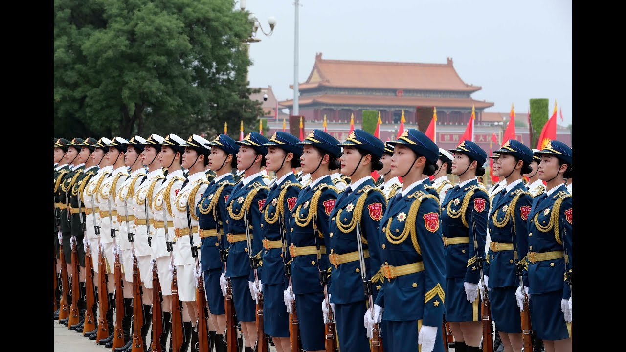 What does it take to become a PLA honor guard?