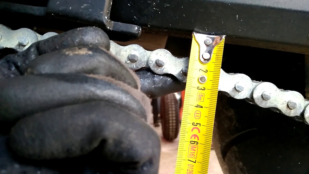 Cadena tensada FZ6 S2. En caballete central