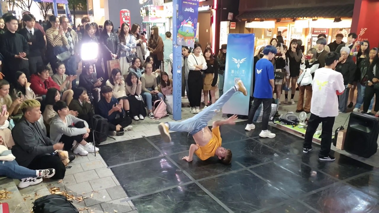 20191024. WIT. OPENING PERFORMANCE & INTRODUCTION. 'BOY WITH LUV' COVER.