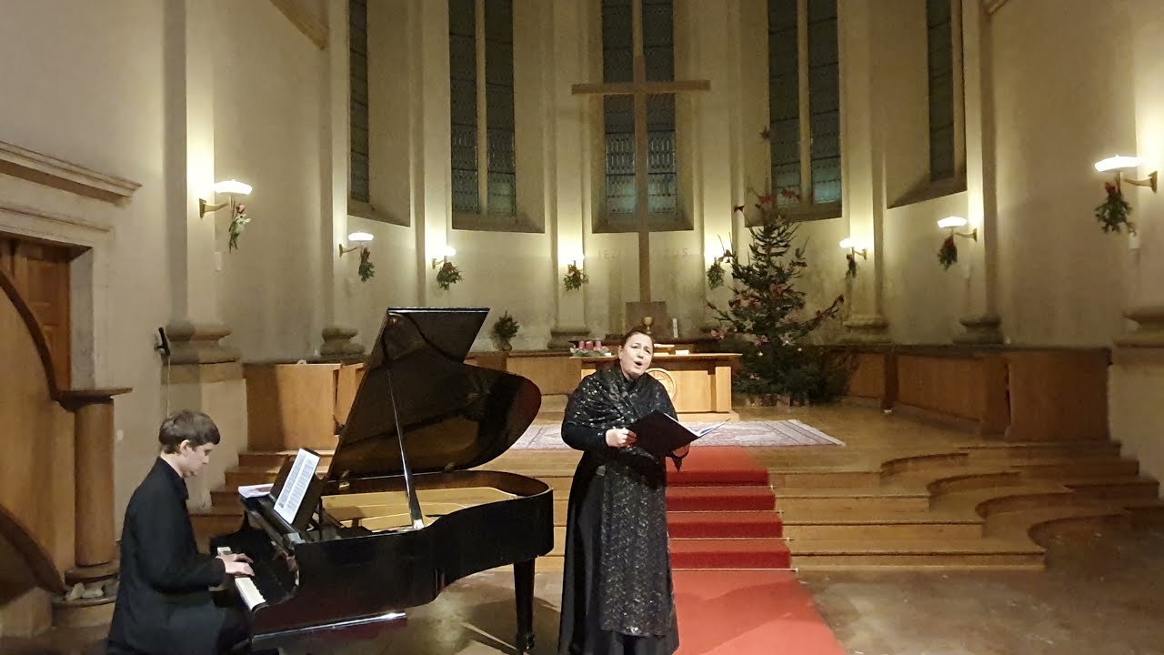 Anda-Louise Bogza sings O, Ce Veste Minunata