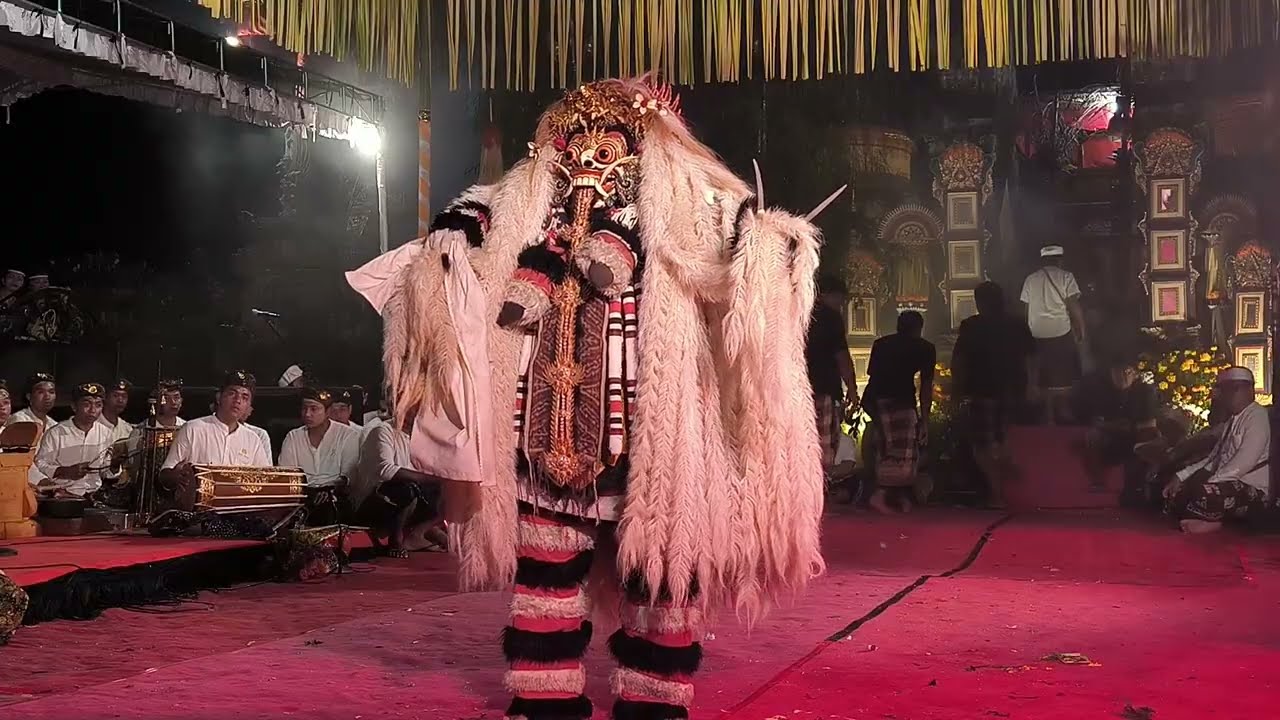 Cikho Cis Nyongsong Ida Bhetari napak siti ring Pura Hyang Api jagat Kelusa Payangan 🙏🙏🙏