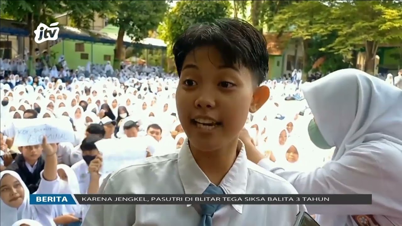 Ribuan Siswa SMKN 1 Boyolangu, Demo