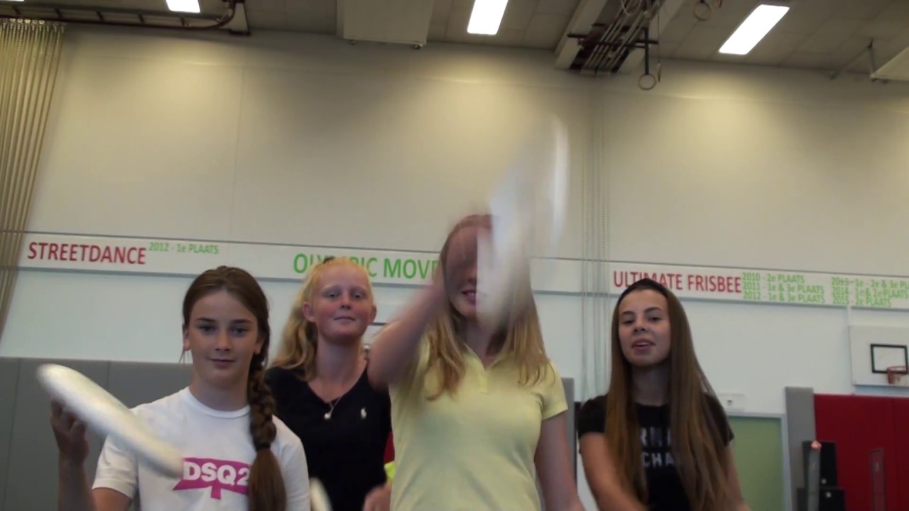 Frisbee Trick Shots | Dutch Edition - Girls Only!