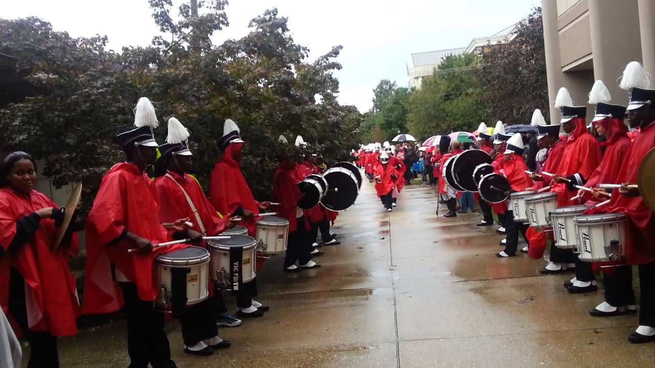 DSU BAND TUNNEL AT HOMECOMING 2013