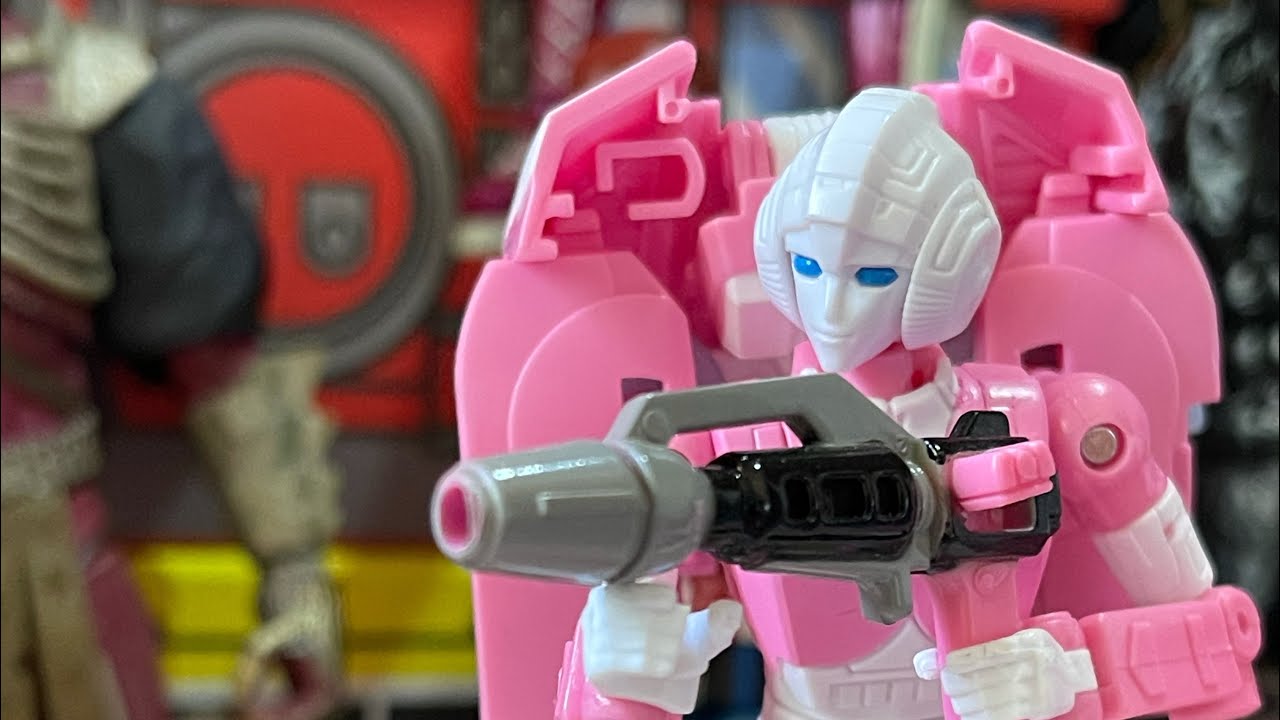 Hasbro孩之宝 G1变形金刚 86大电影 賽博坦大戰三部曲 IDW 博派 王国kingdom 阿尔西 Arcee RC 开箱 把玩