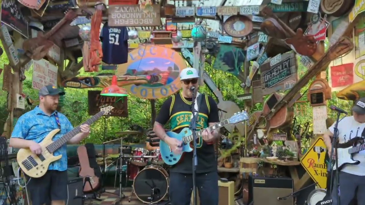 Reggae Version / Feathered Indians / Live