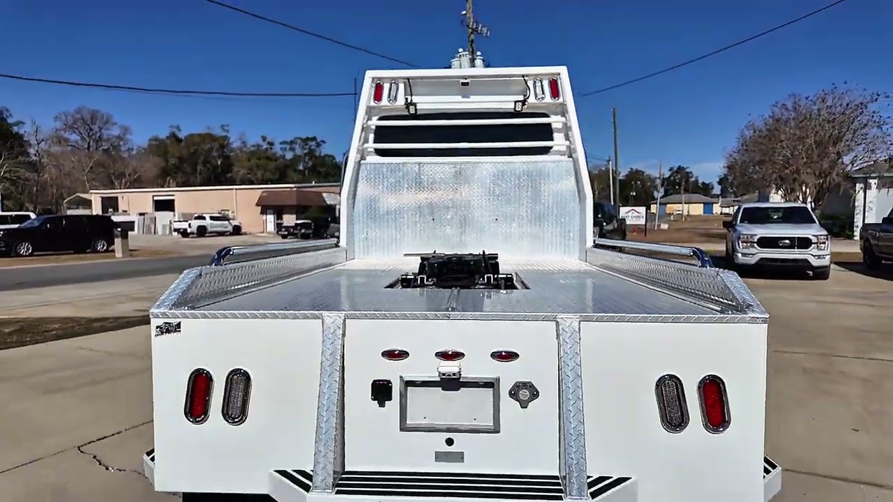 IMMACULATE 2011 Freightliner M2 106 SportChassis W/TrailerSaver hitch! 