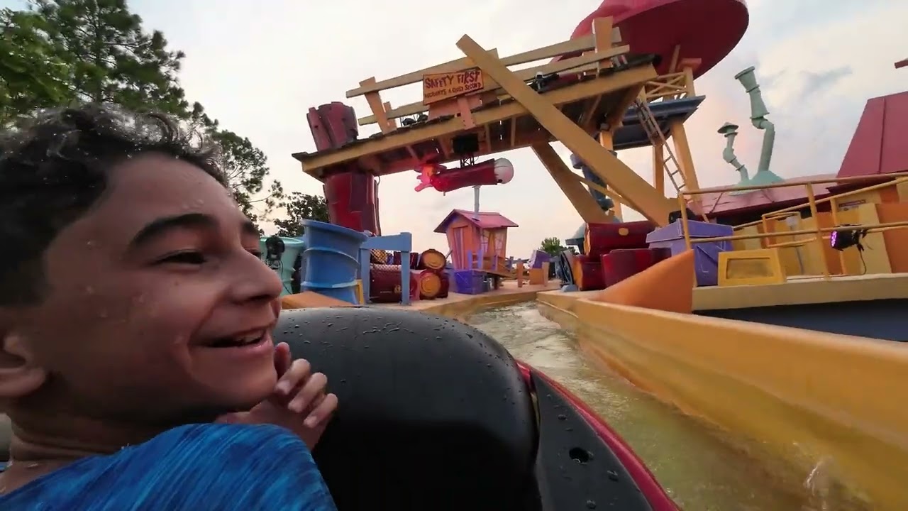 Aventura Acuática en Dudley Do-Right's Ripsaw Falls