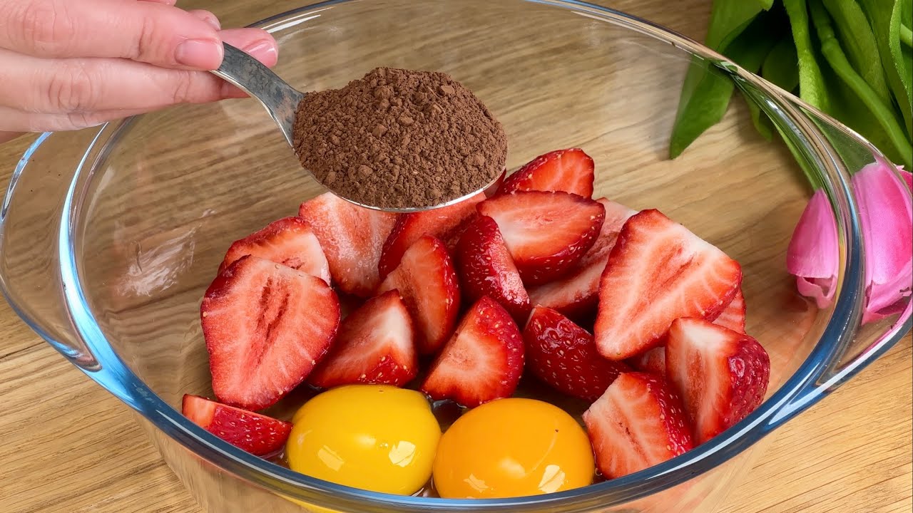 Haben Sie Erdbeeren und einen Löffel Kakao? Das Dessert, über das alle reden!