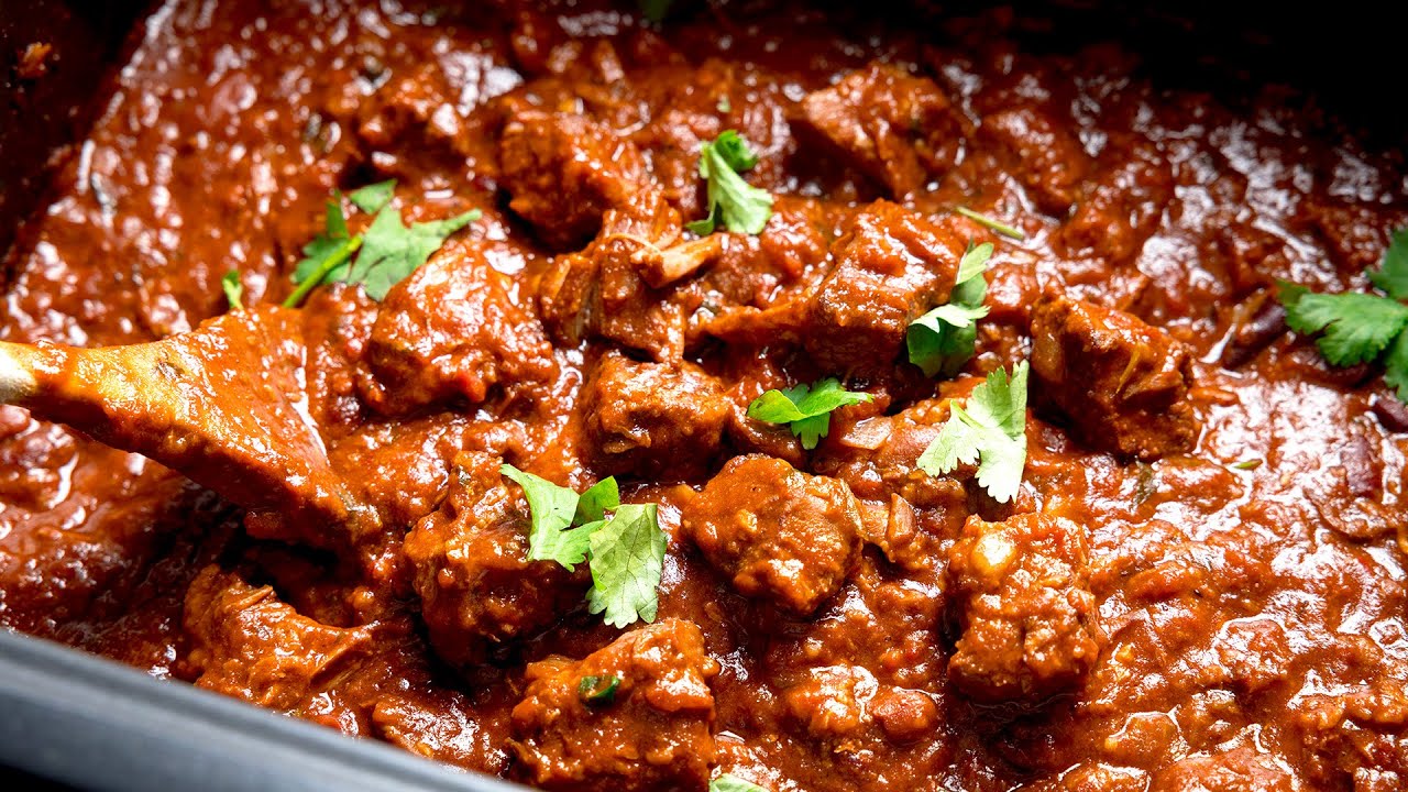 This Slow Cooker Beef & Pork Chilli Is made for cold Winter evenings!