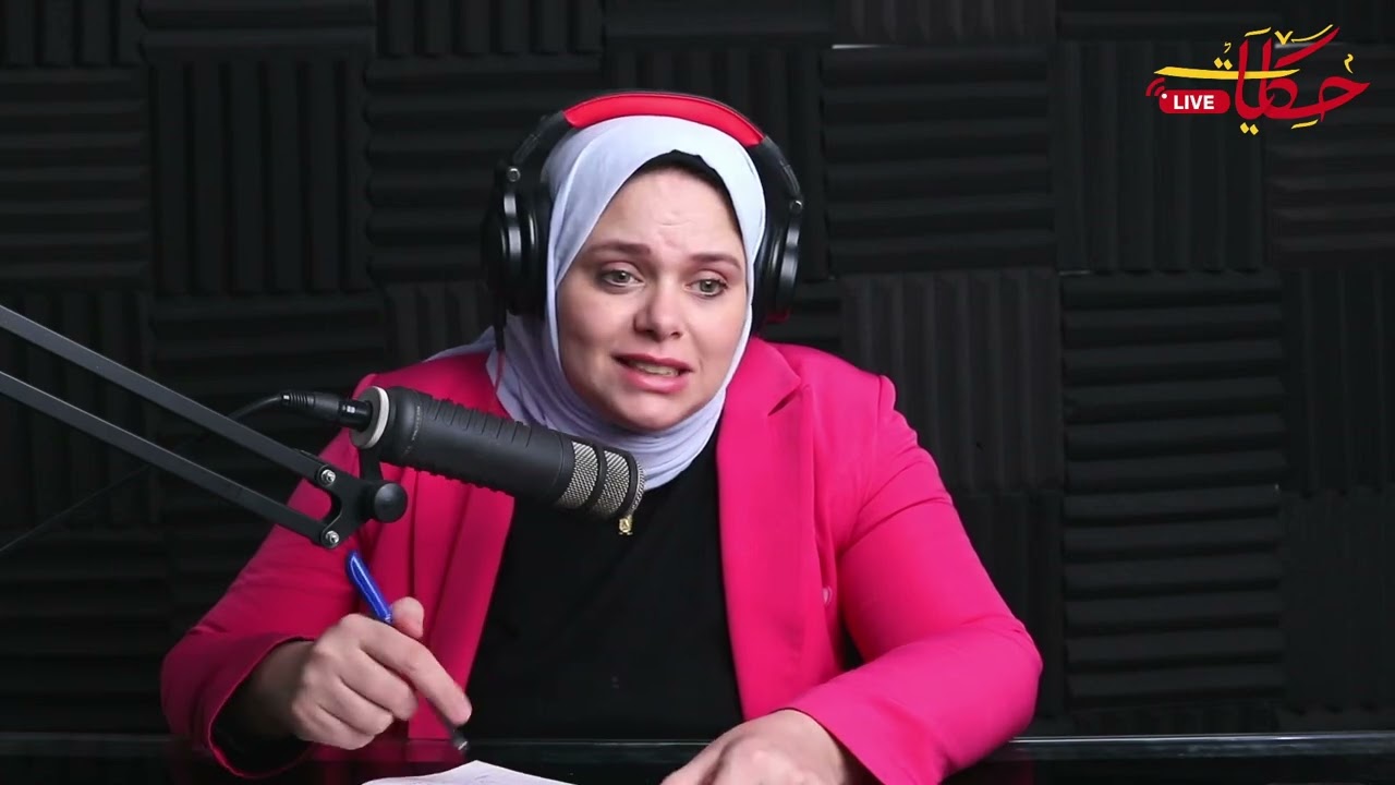 هرب وساب وراه مراته وعياله.. والسر في أبوه اللي بيضربه بالشاكوش!