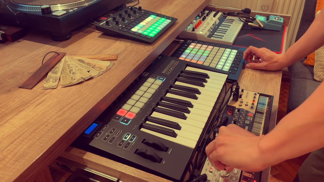 Dawless jam- Observe the stars (LaunchpadPromk3, Microfreak, Circuit Tracks, Volca Bass, Volca Drum)