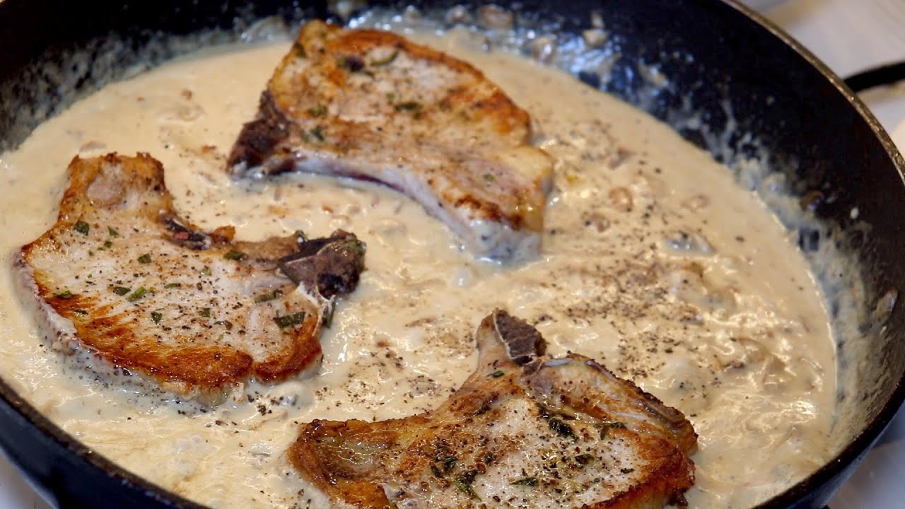 Свиные отбивные с грибами и сливочным соусом 🥩🥛 - Отбивные в соусе - Рецепт №306