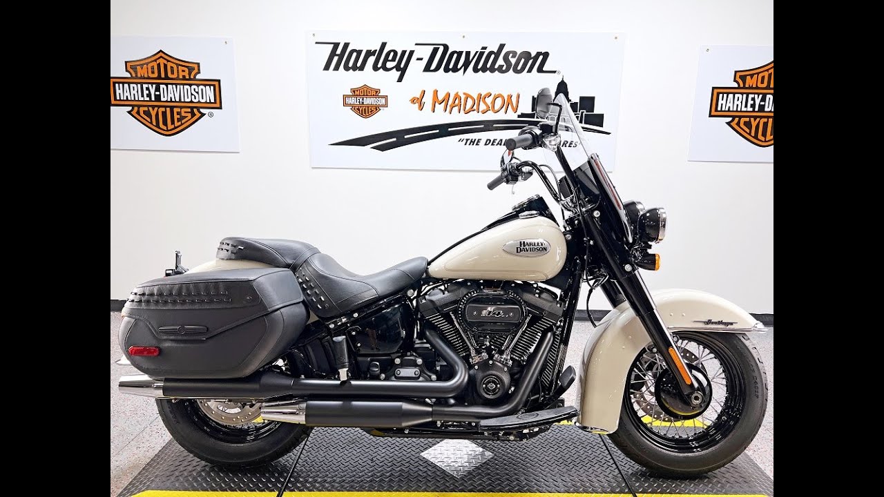 2022 HERITAGE SOFTAIL CLASSIC FLHCS WHITE SAND PEARL