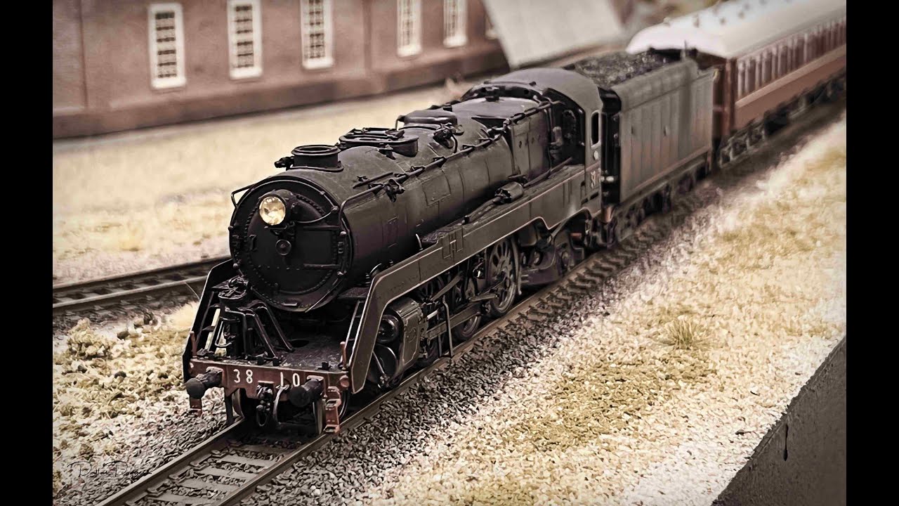 NSWGR's 3810 with Set 77 with the Riverina Express on the KMR.