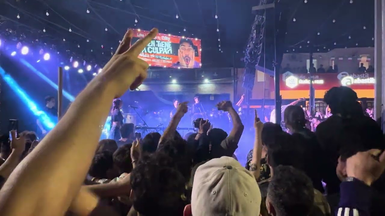 Los Tetas en calle Av. Italia,  Barrio Italia, Ñuñoa.