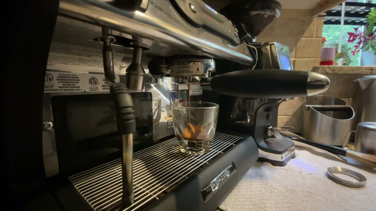 Lucca A53 mini espresso shot demo