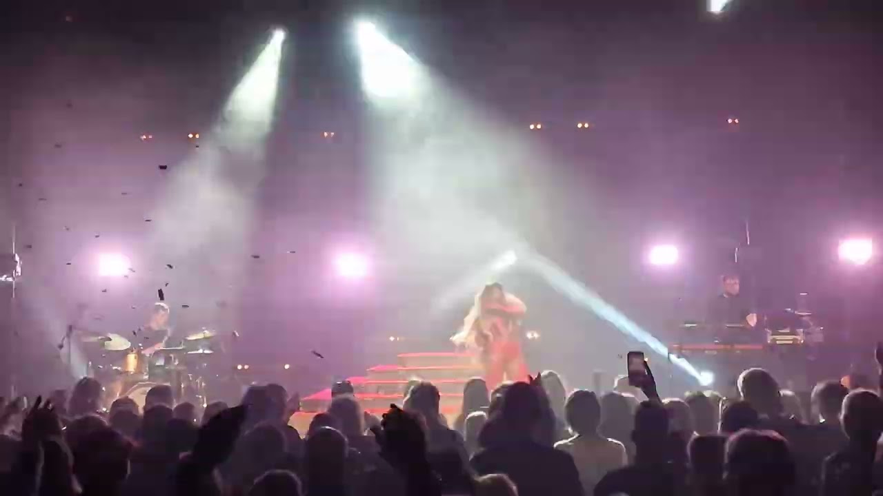 Lyra: 'Edge of Seventeen': Cork Opera House: 20 February 2024.