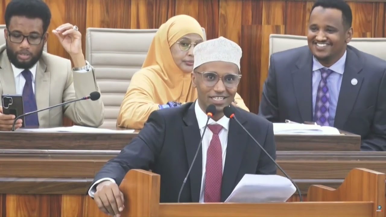 Abuukaate Burhaan “Maanta waa maalin taariikhi ah oo uu soo idlaaday geeddi-socodkii dastuurka..
