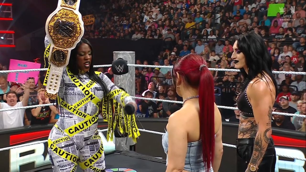 Rhea Ripley y Iyo Sky confronta Naomi - WWE RAW 14 Julio de 2025 Español