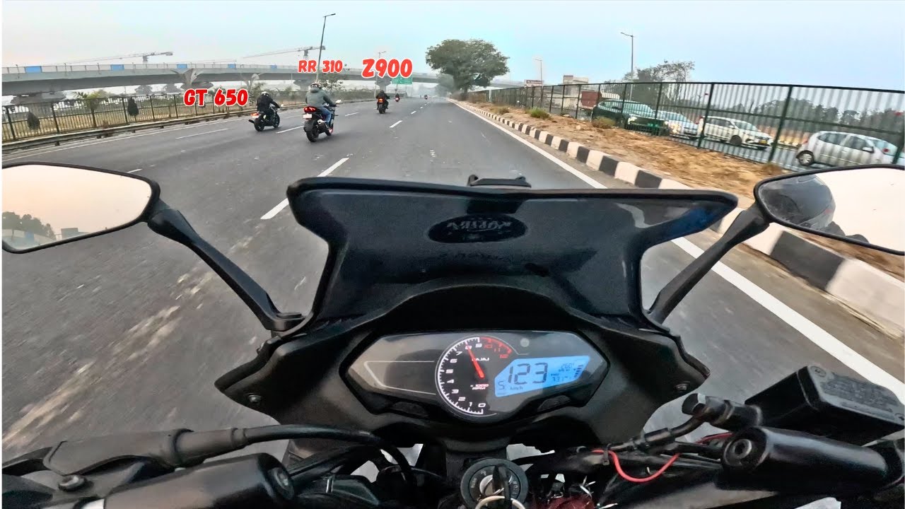 Chasing Kawasaki Z900 and GT650 with my Pulsar 250