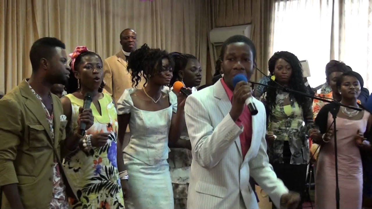 C.O.P ITALY - Worshipping the Lord - By the Milan mass choir