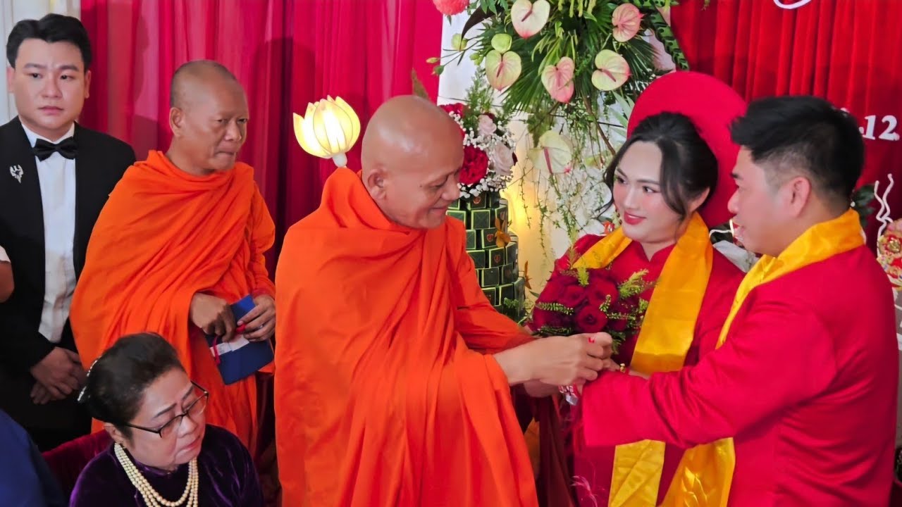 Lễ Cưới Hồng Đào và Thái Thụy Con của Tám Sang