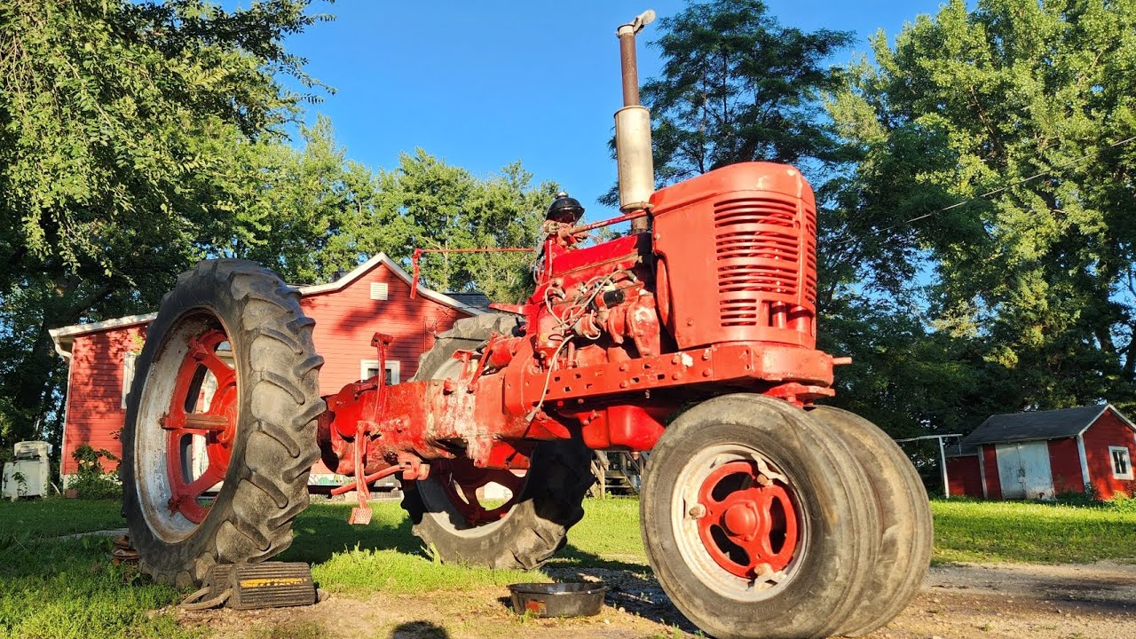 Auction Farmall H | SEIZED Valve and LOUD BANGS!