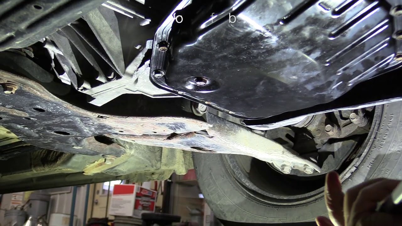Замена и промывка фильтра коробки передач Toyota Corolla 2008 года.