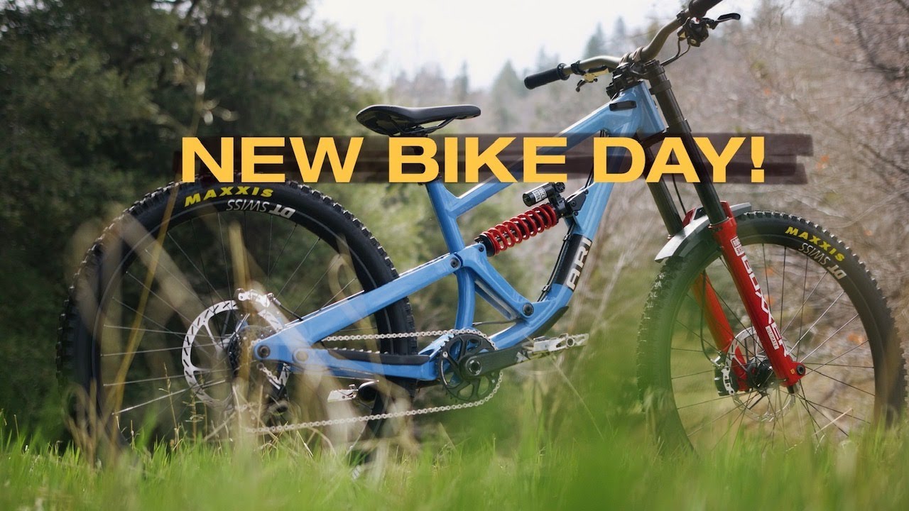 NEW DREAM DH BIKE DAY! ( Kailey Skelton's factory race spec Ari Superior Peak )