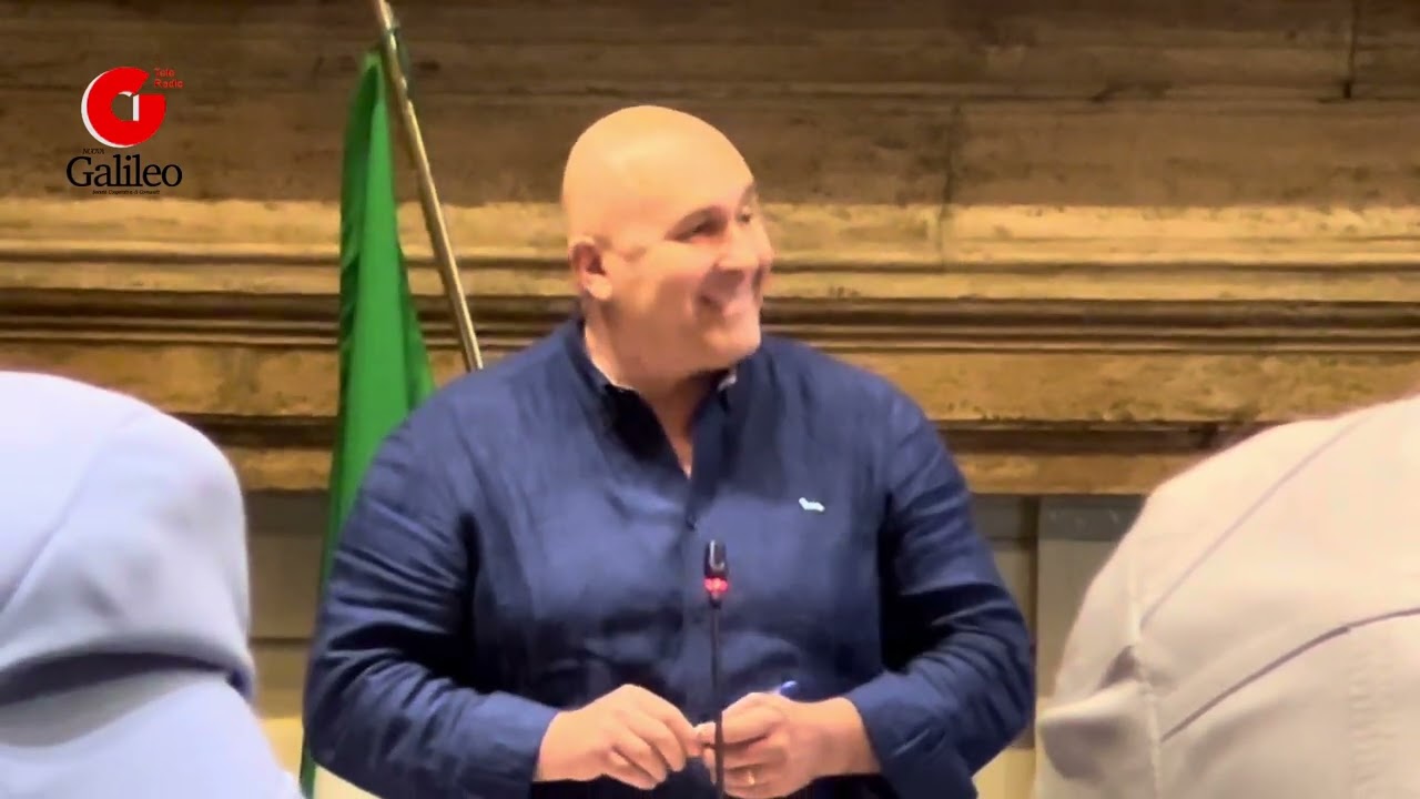 Bandecchi in consiglio comunale “Quando si gioca a chi è più scemo io sono un professionista”