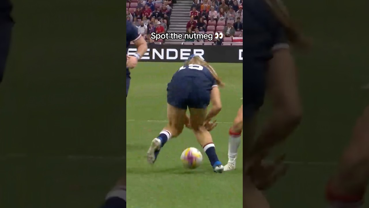 Unreal skills from Jess Breach and Ellie Kildunne 🤝 | #RWC205 | #RedRoses