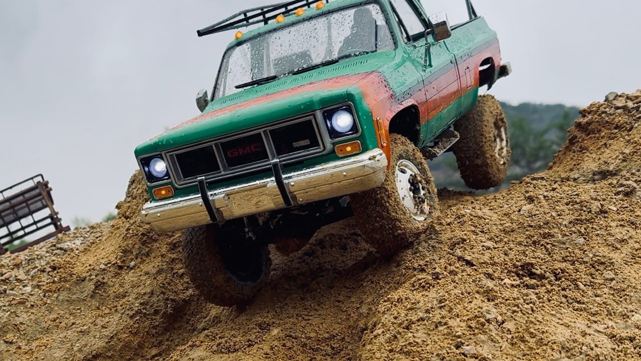 1/10 Scale RC : CHEVROLET K10(RC4WD) // FORD BRONCO(WLtoys Liema 104020 Bronco) Offroad Driving.