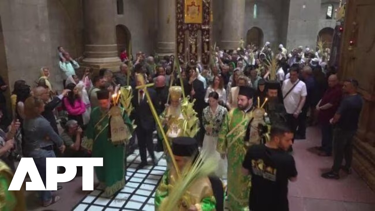 Патриарх Греческой православной церкви возглавил церемонию Вербного воскресенья в опустевшем Стар...