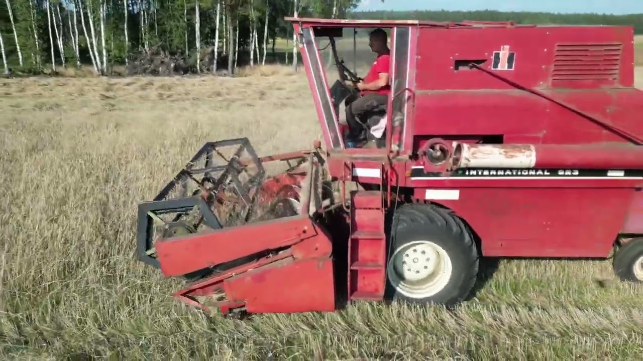 Harvest by old International  IH923