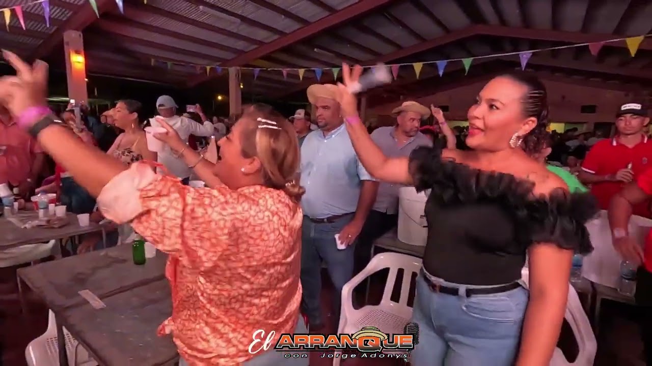 ELLA NO VA A VOLVER Y MIX VICTORIO - ALEJANDRO TORRES EN VIVO