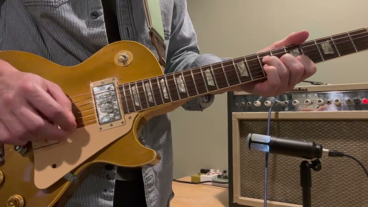 Vintage Airline 62-9023A Amp with 1971 Les Paul Deluxe