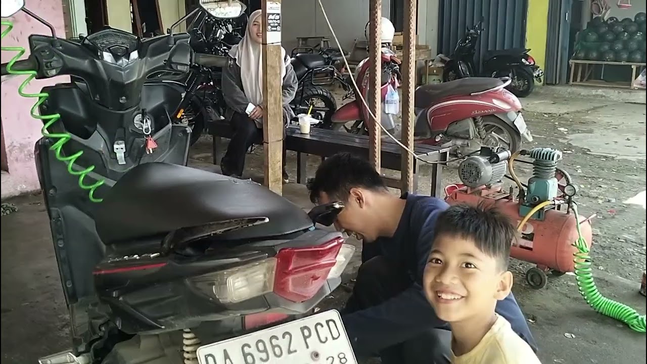 Bekel sek lurr 😀😀 cek oli motor Ben lancar 👍
