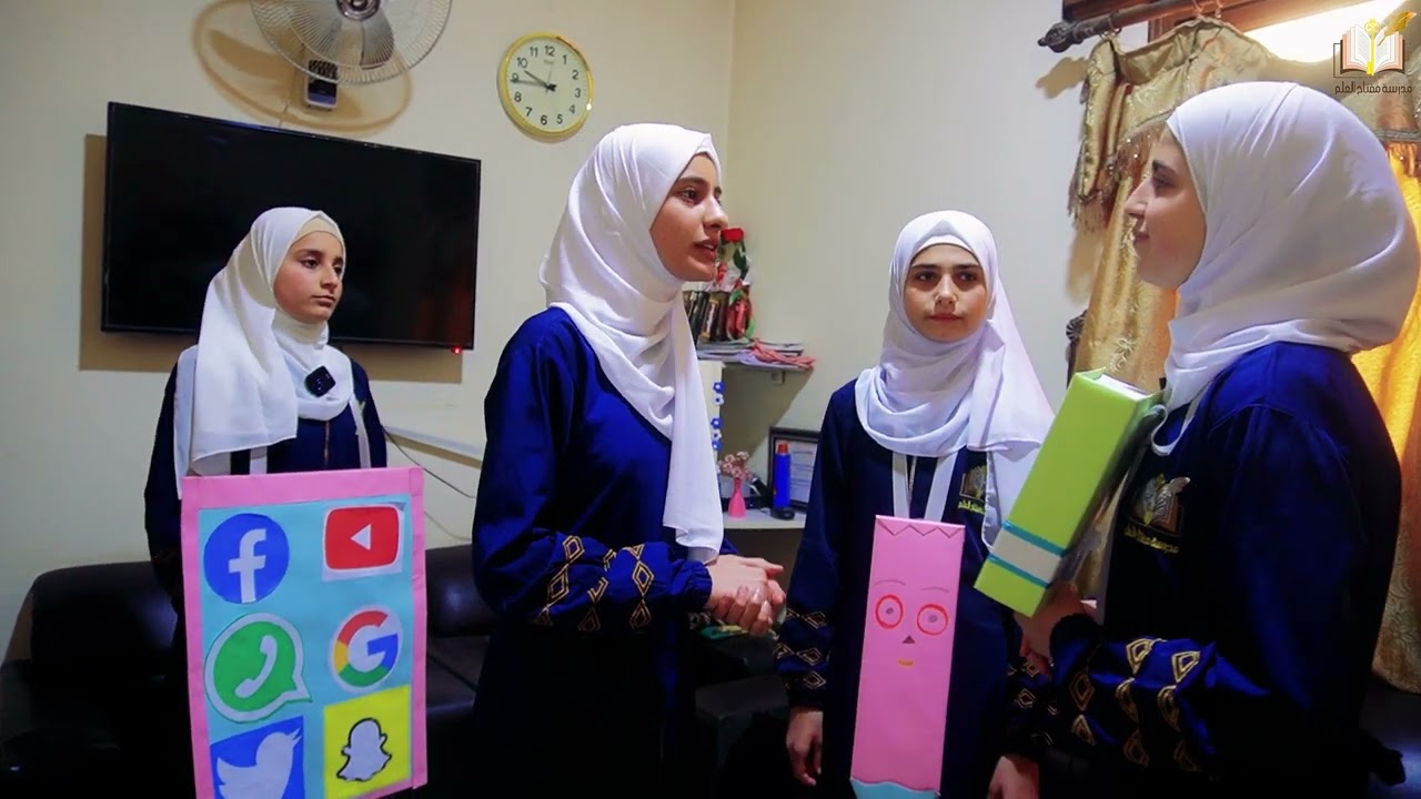 قامت طالبات بتذكيرنا بأهمية القراءة  والمطالعة وذلك من خلال تنفيذ نقاشات وحوارات هادفة