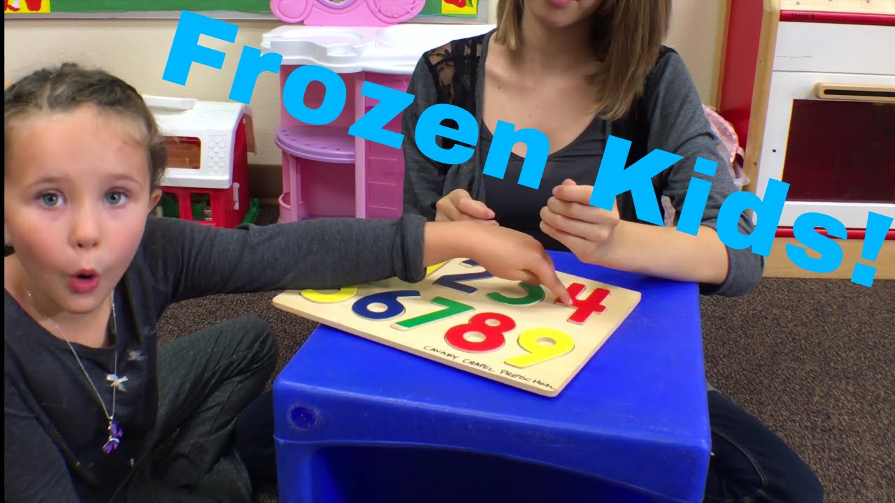 Learn English Words! Classroom Mannequin Challenge! Frozen Kids!