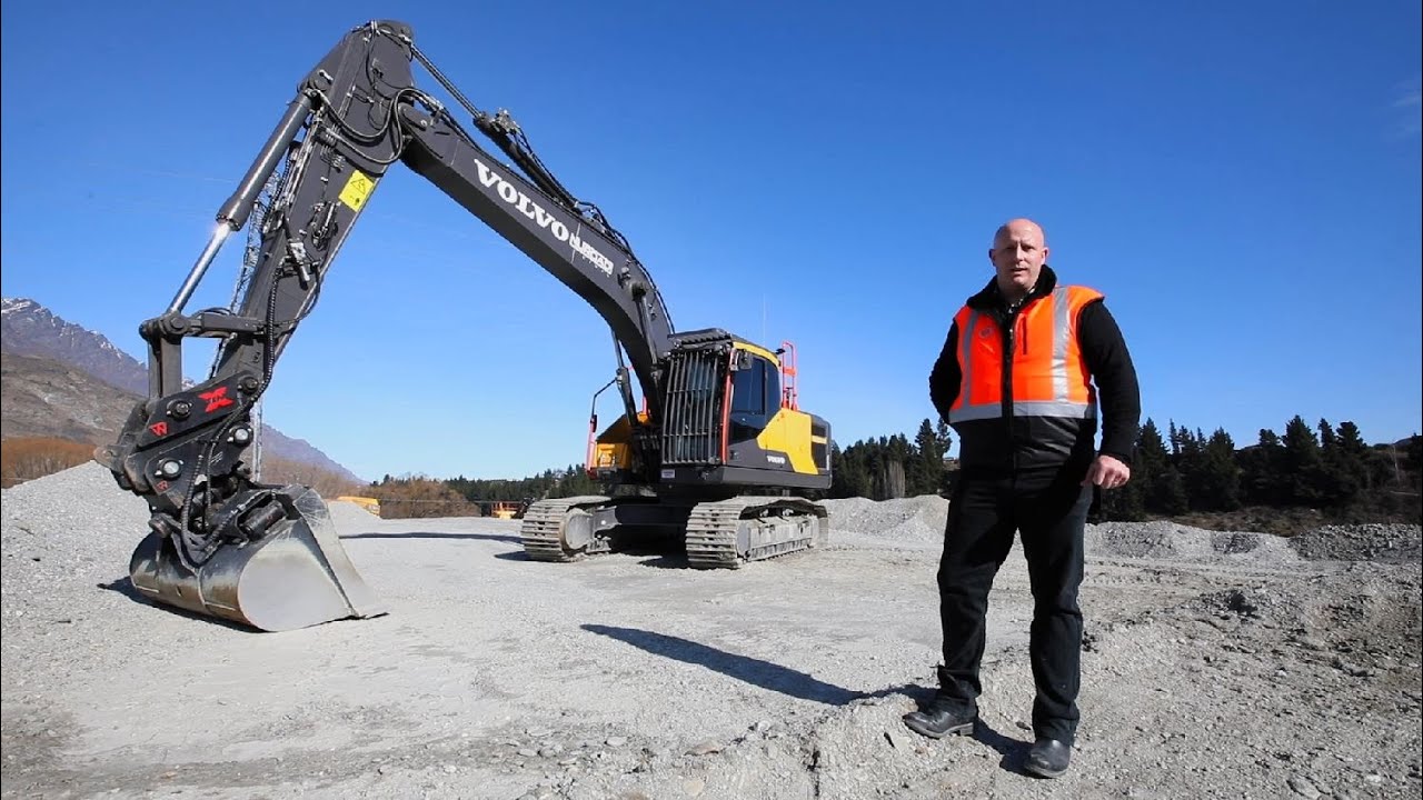 Volvo EC220EL walk around