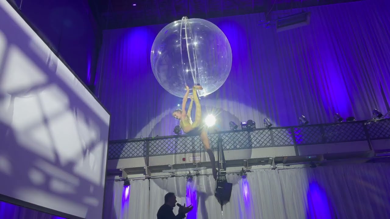 Demo Aerial Sphere Luftkugel Vanessa Sweekhorst