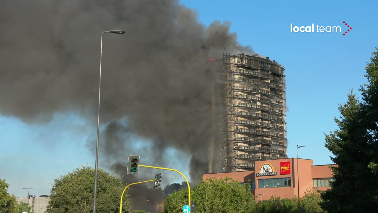 Milano, incendio grattacielo 29 agosto 2021: le immagini delle prime fasi