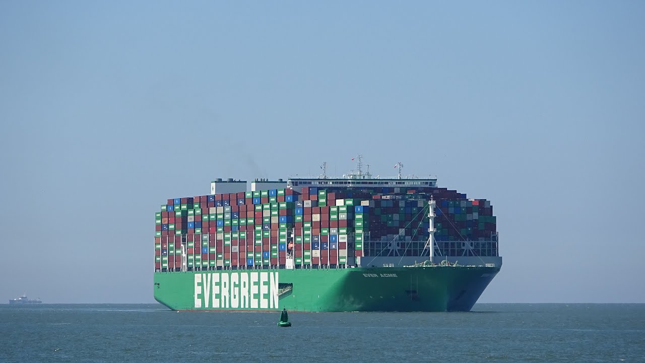 Shipspotting Rotterdam Giant container ship Ever Acme arrives at the port.